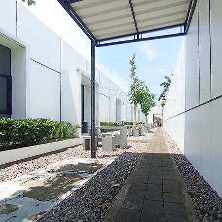 Ofo Kost Premium Kampung Inggris Pare Syariah Mitra Reddoorz Hotel Exterior foto