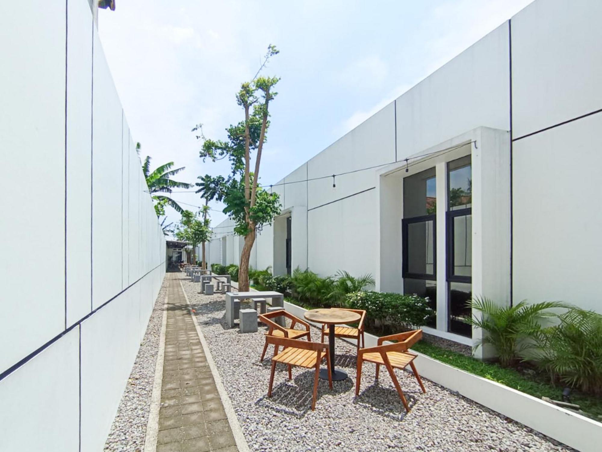 Ofo Kost Premium Kampung Inggris Pare Syariah Mitra Reddoorz Hotel Exterior foto