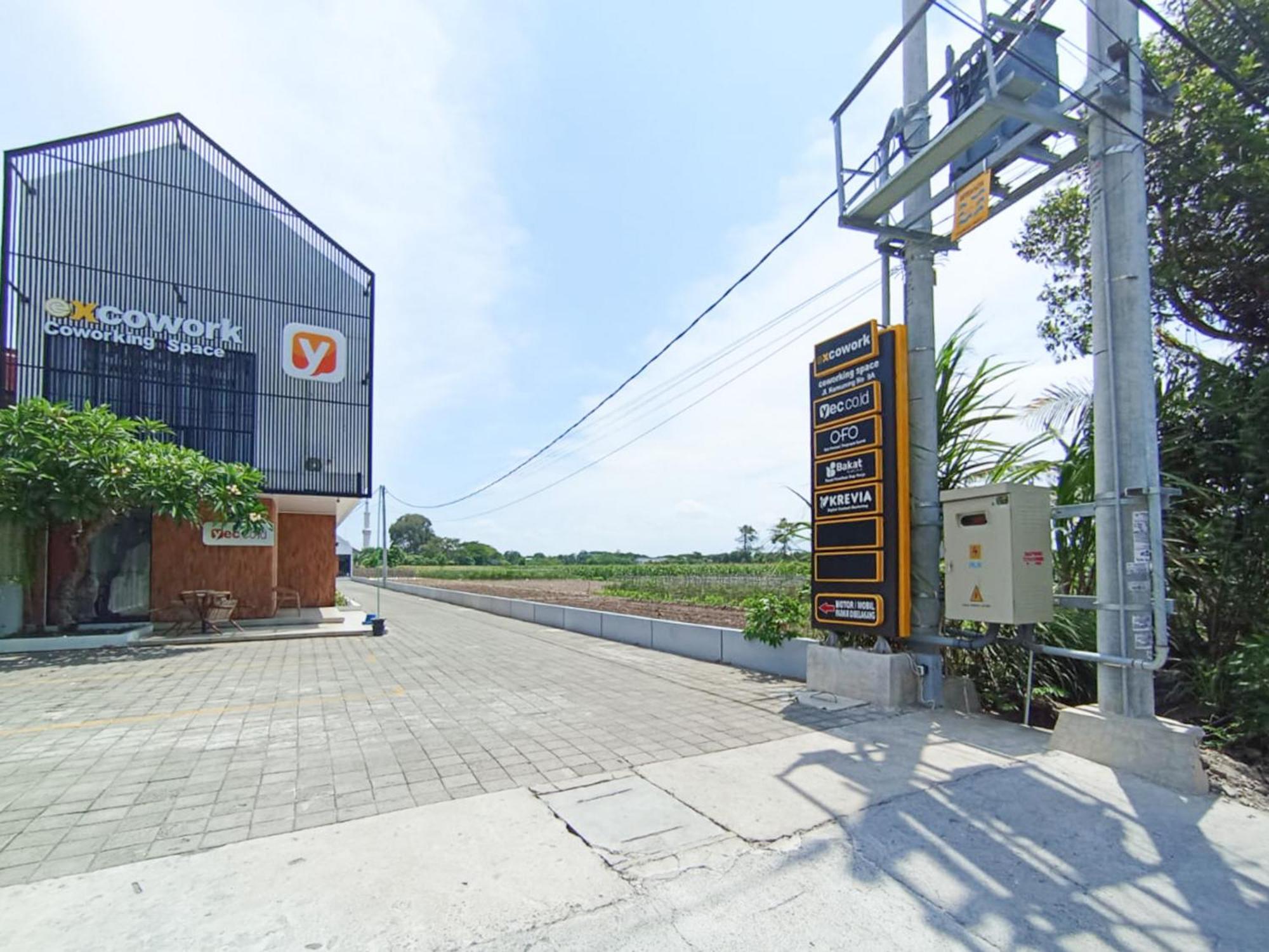 Ofo Kost Premium Kampung Inggris Pare Syariah Mitra Reddoorz Hotel Exterior foto
